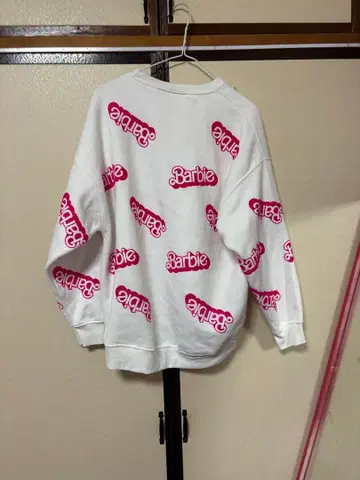 Barbie 로고 프린트 맨투맨