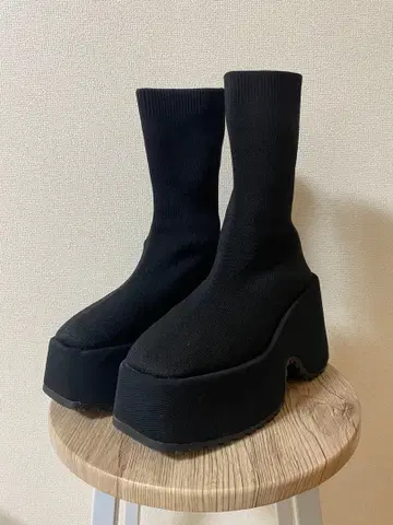 블랙 니트 플랫폼 부츠