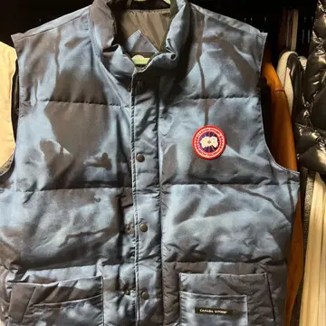 새상품급 CANADA GOOSE 네이비 다운 베스트
