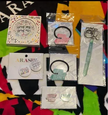 아라시 전시회 스마트폰 링 머리끈 캔뱃지 거울