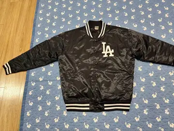 LA 로고 자수 블랙 바시티 자켓 파나틱스 라지