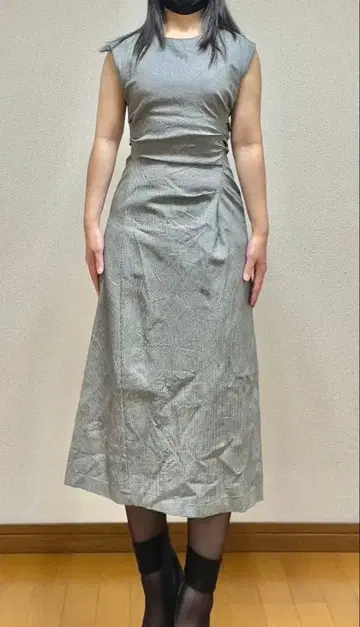 ZARA WOMAN 슬리브리스 무릎 기장 원피스 M 그레이 계열