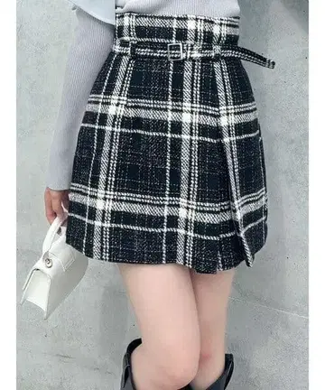 dazzlin 바리에 컴팩트 미니 스커트 미사용 새상품