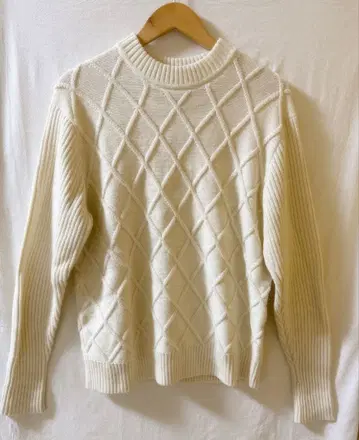 유니클로 JW Anderson 크루넥 스웨터