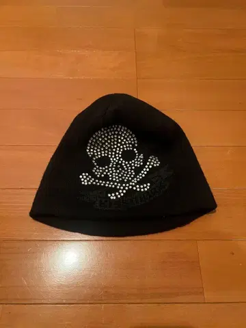 스컬 디자인 니트 모자