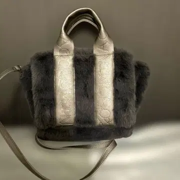 실버 나미나콜 퍼 숄더백 실버 정가 2만 이상