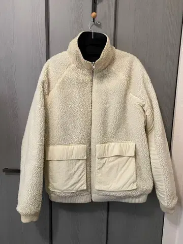 CK 플리스 보아 자켓 크림색