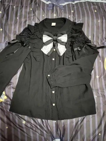 Secret Honey 블랙 프릴 셔츠