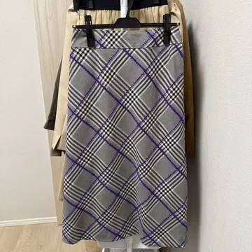 잇츠 인터내셔널 스커트