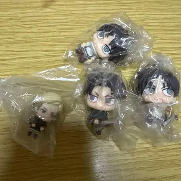 진격의 거인 리바이 엘렌 엘빈 카라콜레