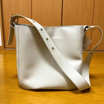 지나시스 빅 숄더백 화이트