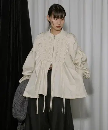 Ezick 아이보리 셔링 블루종