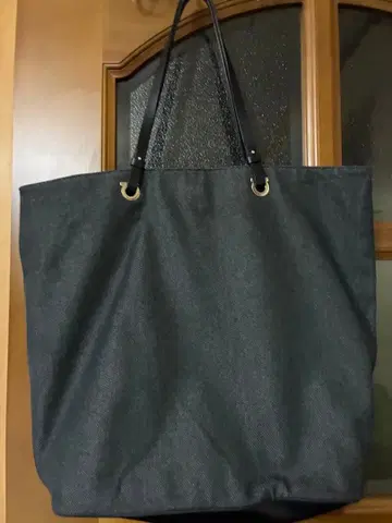 레어 컨디션 최상 페라가모 스카프 패턴 블랙 데님 토트백