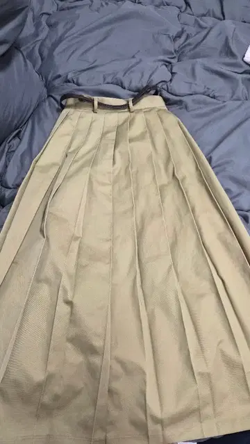 LILY BROWN 베이지 플리츠 스커트