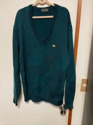 다크 그린 V넥 니트 스웨터