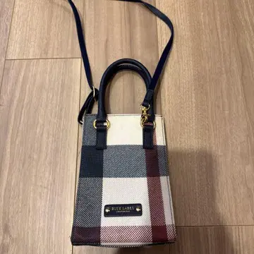 BLUE LABEL 체크 무늬 숄더백