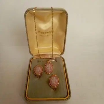 Wedgwood 목걸이와 귀찌 세트