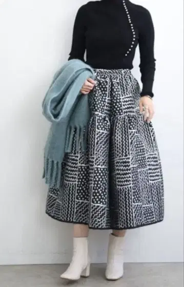 에이미 로우 부클레 자카드 패널 도트 스커트