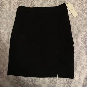 리젝시 블랙 타이트 스커트 앞면 지퍼 포함