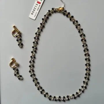 블랙과 금 목걸이와 귀찌 세트