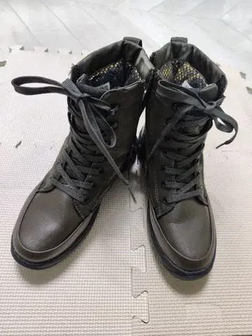 다크 그레이 하이컷 부츠 사이드 지퍼