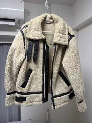 아이보리 무스탕 자켓