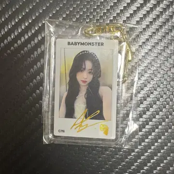 BABYMONSTER 아현 캡슐 토이 폴라로이드 키링