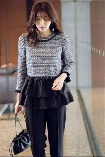 JUSGLITTY 트위드 티어드 페플럼 풀오버