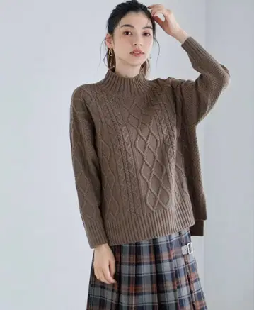 에니 소프트 아크릴 하이넥 케이블 니트