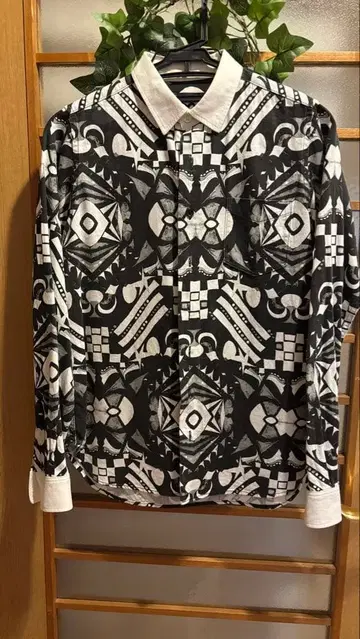 [ 재판매 ] 얀체온텐바르 J OxMINENM 아트 프린트 셔츠