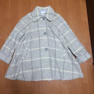 울 혼방 그레이와 크림 스트라이프 롱 코트