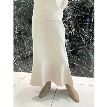 [ 새상품 ] 투모로우랜드 바운스 스무스 미디 머메이드 스커트