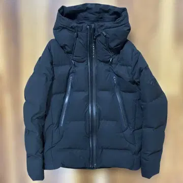 DESCENTE 미즈사와 다운 올테라인 마운티니어 블랙 L