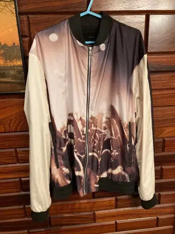 ZARA XL 인기 그래픽 봄버 자켓