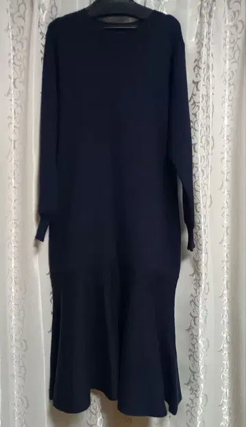 일요일 한정판 새상품 종이 택 포함 Apuweiser-riche 원피스