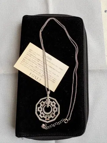 FOXEY 폭시 큐빅 목걸이