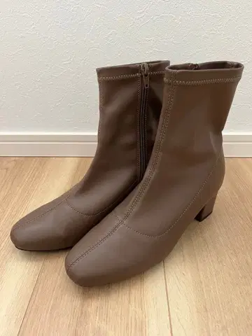 브라운 지퍼 달린 숏부츠