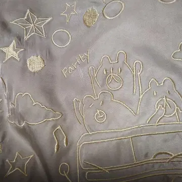 ScoLor Pority의 카키색 바탕에 골드 자수가 들어간 남성용 점퍼