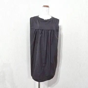 플라스테 슬리브리스 튜닉 토프 계열 루즈핏 체형 커버 심플 고급