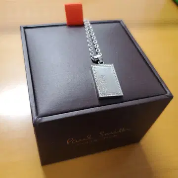 폴 스미스 컬렉션의 목걸이