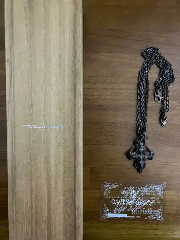 darts of gigor 리버스 크로스 펜던트