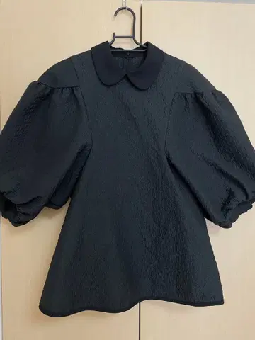 machatt 퀼팅 풀오버 볼륨 슬리브 블랙