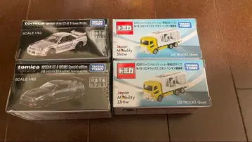 재팬 모빌리티 쇼 닛산 GT-R 2대와 UD 트럭스 펭귄 운반차 2대