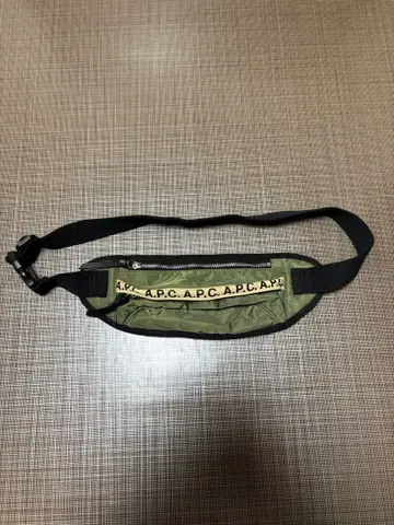 A.P.C. 바디백 웨스트 파우치 올리브