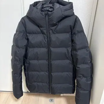 UNIQLO 심리스 후드티 다운 자켓 M 사이즈 블랙