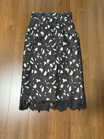 JUSGLITTY 저스길리티 케미컬 타이트 스커트 사이즈 2