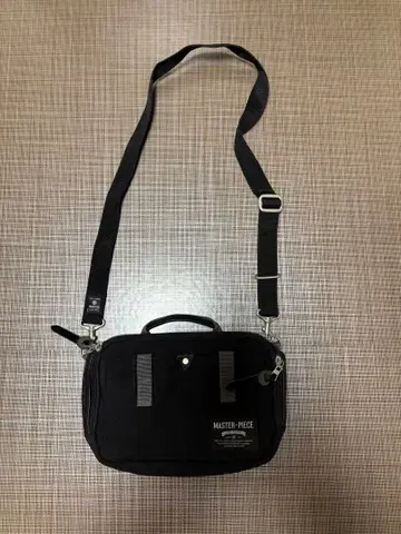 MASTER-PIECE 블랙 숄더백