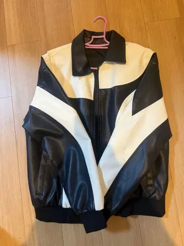 비대칭 디자인 가죽 자켓