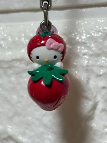 헬로키티 딸기 스트랩 도치기