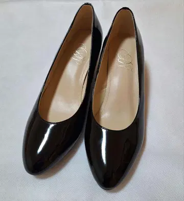 새상품 블랙 펌프스 비어즐리 페이턴트